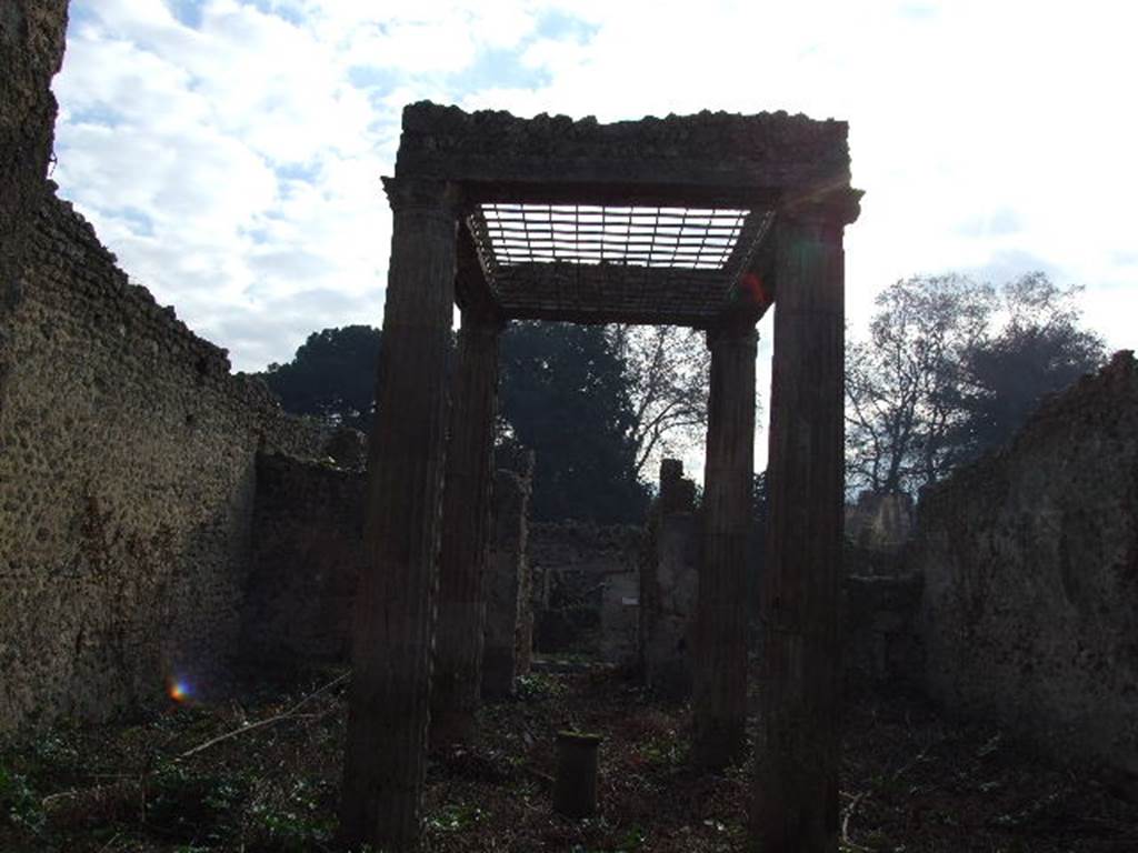 I.2.28 Pompeii. December 2006. Looking south across the atrium to the entrance.