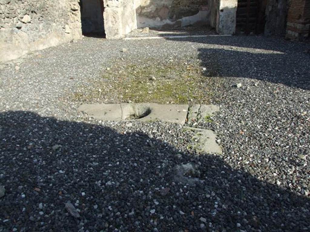 I.3.3 Pompeii. December 2007. Looking east across area of impluvium in atrium. According to Warscher, quoting Mau, from Bull. Inst. 1874, p.177-179, she wrote – “L’impluvio è privo del suo rivestimento di pietra………a destra dell’atrio sono tre camere senza interesse…”
(translation: "The impluvium was devoid of its stone cladding ……… to the right of the atrium were three rooms without interest ..."
See Warscher, T, 1935: Codex Topographicus Pompejanus, Regio I, 3:  Rome, DAIR.  
