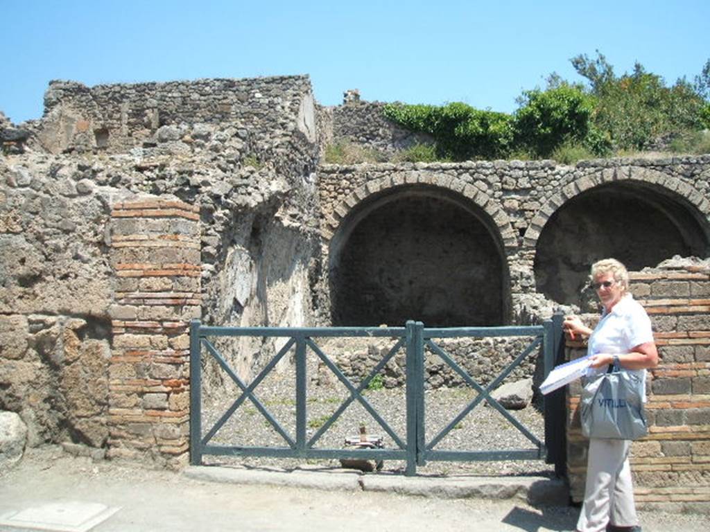 I.3.6 Pompeii. May 2005. Looking east into shop from Via Stabiana.