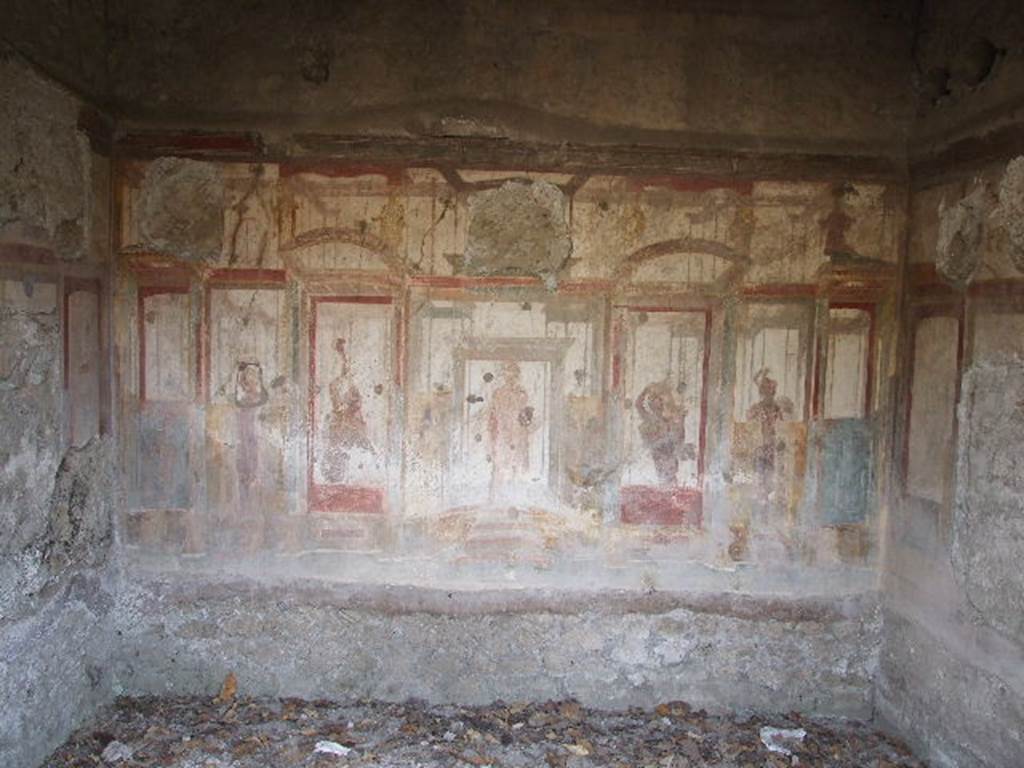 I.3.25 Pompeii. December 2006. South wall of oecus. Stage type painting or scaenae frons. Herbig interprets this room as representing the quarrel of Aphrodite and Hesperos over beauty, with Apollo in judgement. See Schefold, K., 1962. Vergessenes Pompeji. Bern: Francke. (p. 126 T: 90,2; 91)