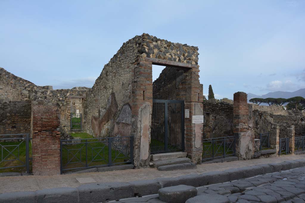 I.4.6 Pompeii. March 2018. Looking east on Via Stabiana towards entrance doorway on north side of I.4.5, in centre.
Foto Tobias Busen, ERC Grant 681269 DCOR.
