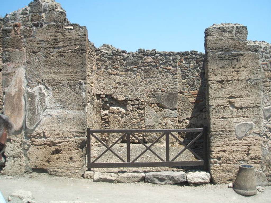 I.4.10 Pompeii. December 2007. Entrance, looking north.