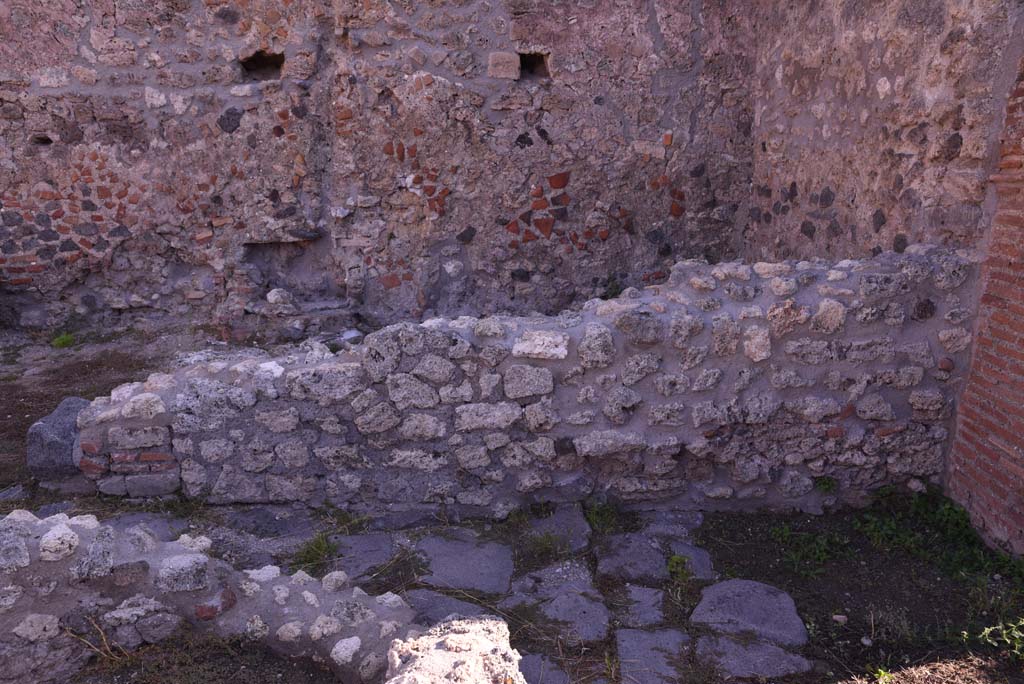 I.4.12 Pompeii. October 2019. Room b, south-east corner, with room f at rear of wall.
Foto Tobias Busen, ERC Grant 681269 DCOR.
