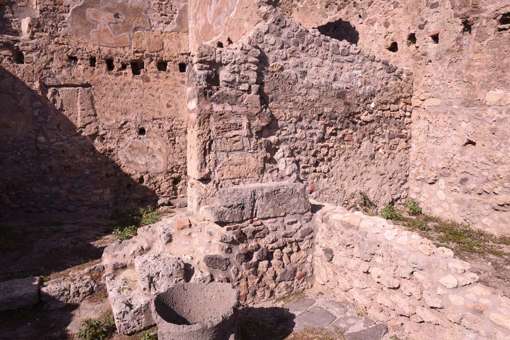 I.4.12 Pompeii. October 2019. Area g, in north-east corner of room b, with room h, on left, and room f, on right.
Foto Tobias Busen, ERC Grant 681269 DCOR.
