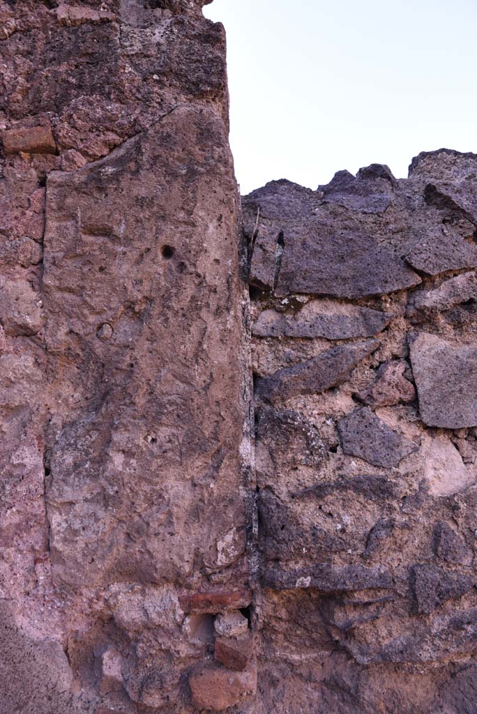 I.4.12 Pompeii. October 2019. Room d, detail from west wall at south end.
Foto Tobias Busen, ERC Grant 681269 DCOR.
