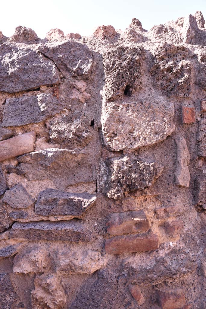 I.4.12 Pompeii. October 2019. Room d, detail from west wall at north end.
Foto Tobias Busen, ERC Grant 681269 DCOR.
