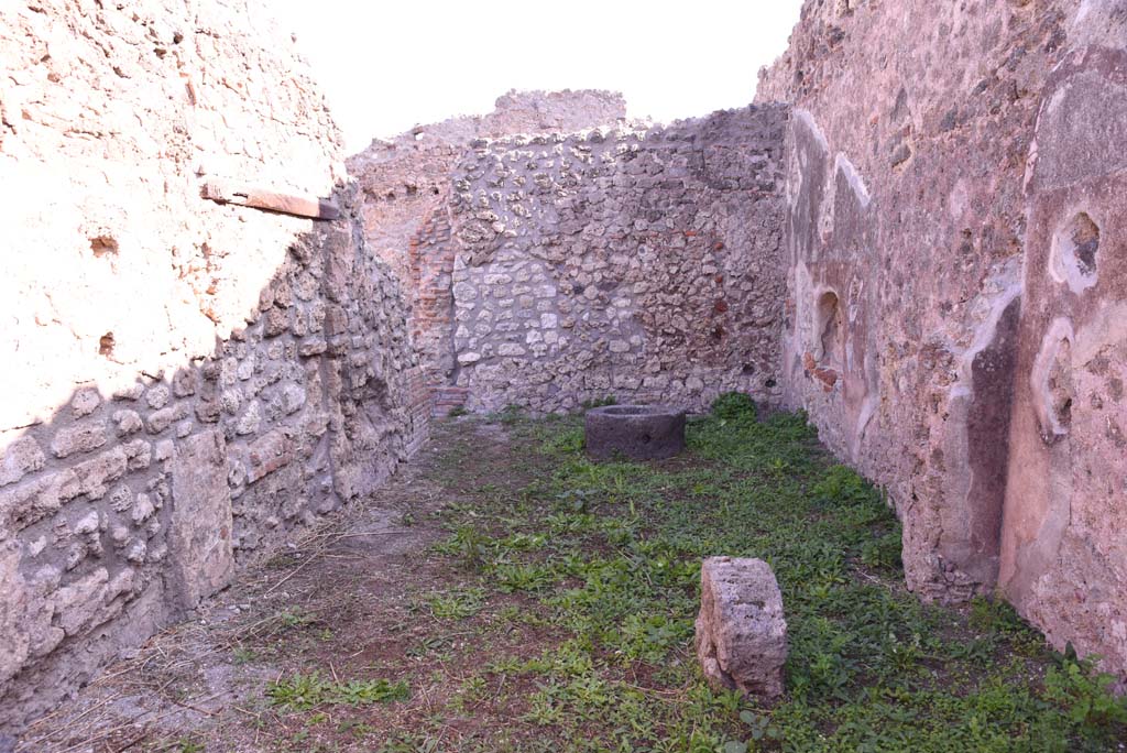 I.4.12 Pompeii. October 2019. Room d, looking east from west end.
Foto Tobias Busen, ERC Grant 681269 DCOR.
