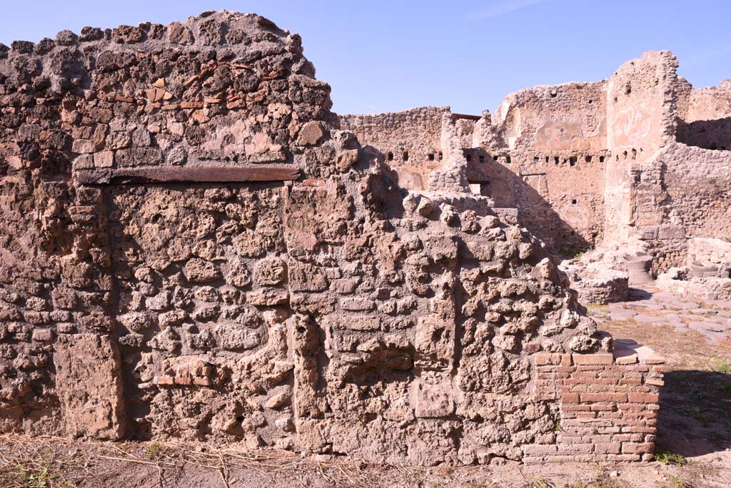 I.4.12 Pompeii. October 2019. Room d, blocked doorway on east end of north wall.
Foto Tobias Busen, ERC Grant 681269 DCOR.
