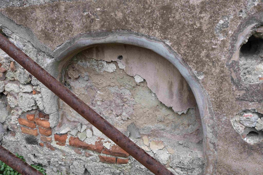 I.4.12 Pompeii. December 2018. Detail of recess in south wall in room on west side of oven. Photo courtesy of Aude Durand.