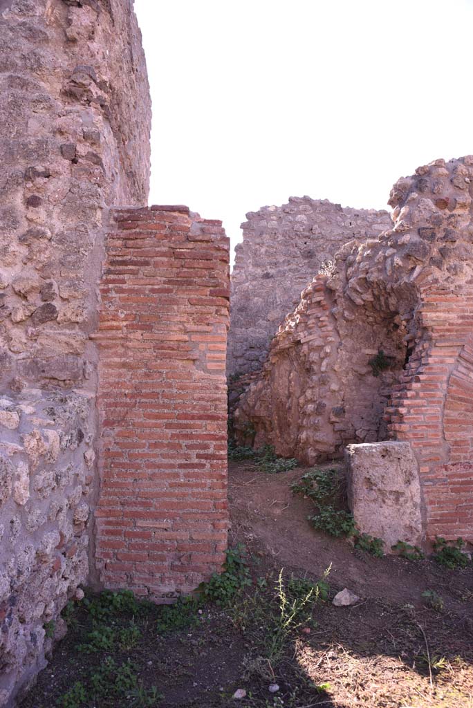I.4.12 Pompeii. October 2019. East side of oven, leading to room e.
Foto Tobias Busen, ERC Grant 681269 DÉCOR.
