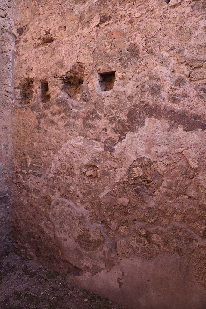 I.4.18 Pompeii. October 2019. East wall of rear room.
Foto Tobias Busen, ERC Grant 681269 DCOR.

