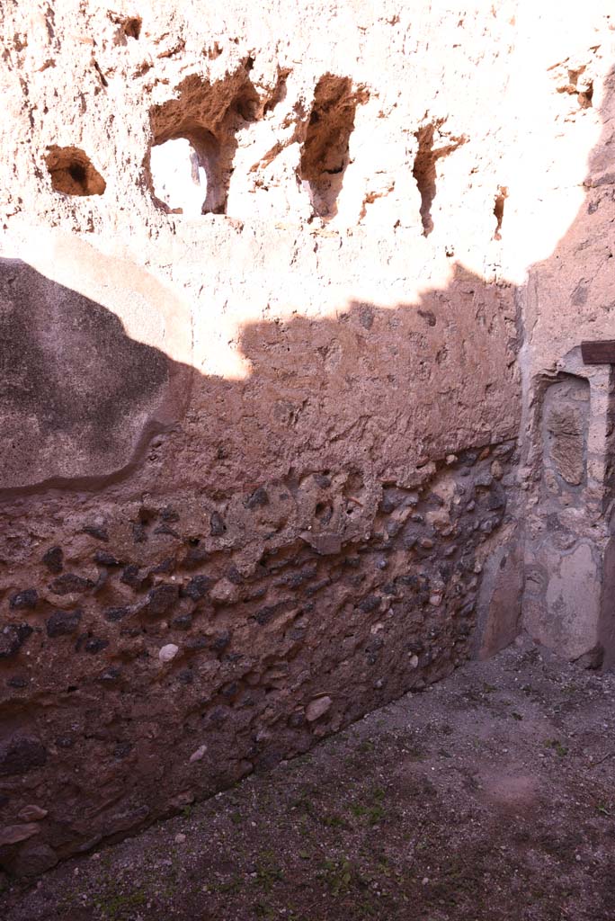 I.4.18 Pompeii. October 2019. 
West wall of rear room, with holes for support beams of an upper floor.
Foto Tobias Busen, ERC Grant 681269 DCOR.

