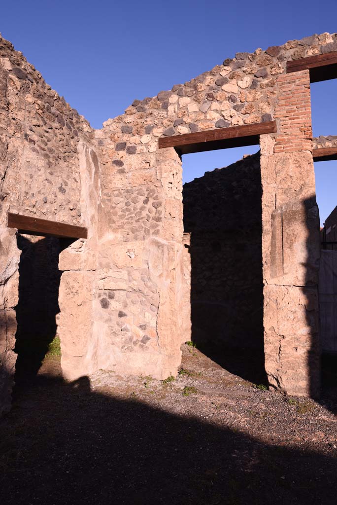 I.4.25 Pompeii. October 2019. Doorway to room 48, on west side of entrance corridor.
Foto Tobias Busen, ERC Grant 681269 DCOR.

