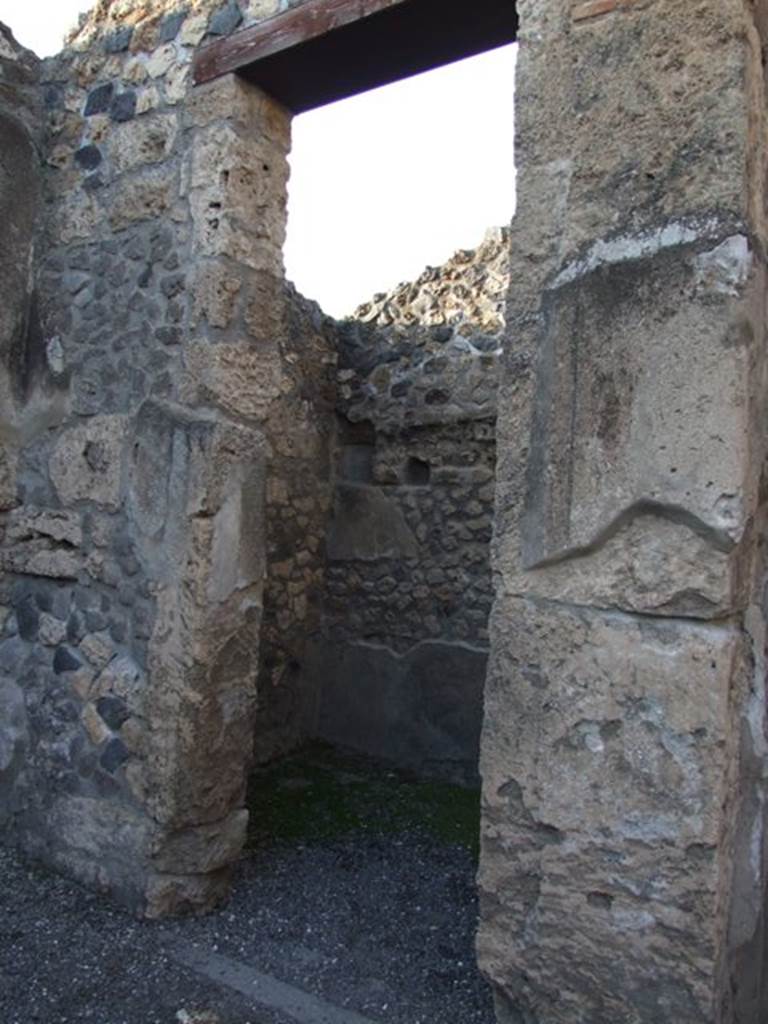 I.4.25 Pompeii. December 2007. Doorway to room 48, small room to west of entrance fauces.
