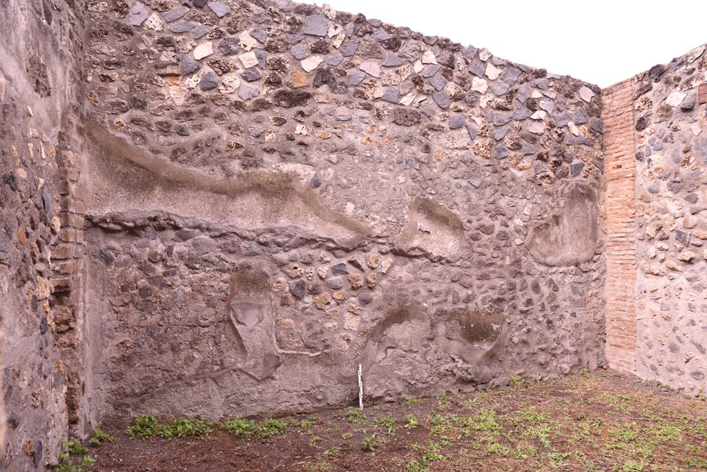 I.4.25 Pompeii. September 2019. Room 49, looking towards west wall.
Foto Tobias Busen, ERC Grant 681269 DCOR
