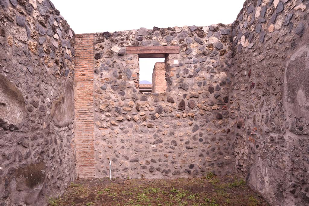 I.4.25 Pompeii. September 2019. Room 49, looking towards north wall with window overlooking Via dellAbbondanza.
Foto Tobias Busen, ERC Grant 681269 DCOR
