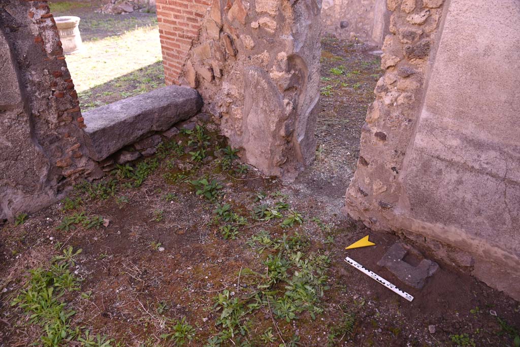 I.4.25 Pompeii. October 2019. 
Room 50, looking towards south-east corner, with rear of steps, on left, and doorway to room 51, on right.
Foto Tobias Busen, ERC Grant 681269 DCOR
