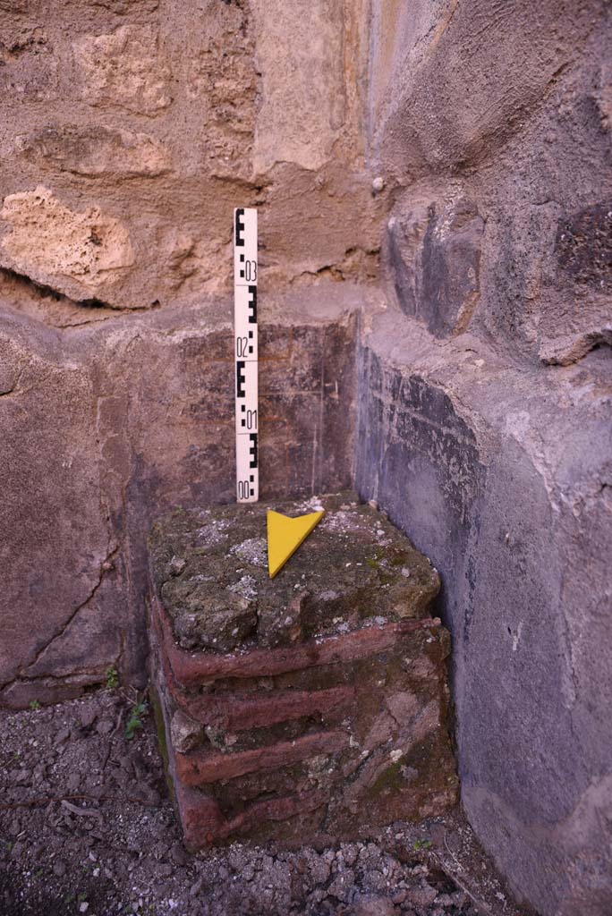 I.4.25 Pompeii. October 2019. Room 51, south wall, detail from south-west corner. 
Foto Tobias Busen, ERC Grant 681269 DCOR
