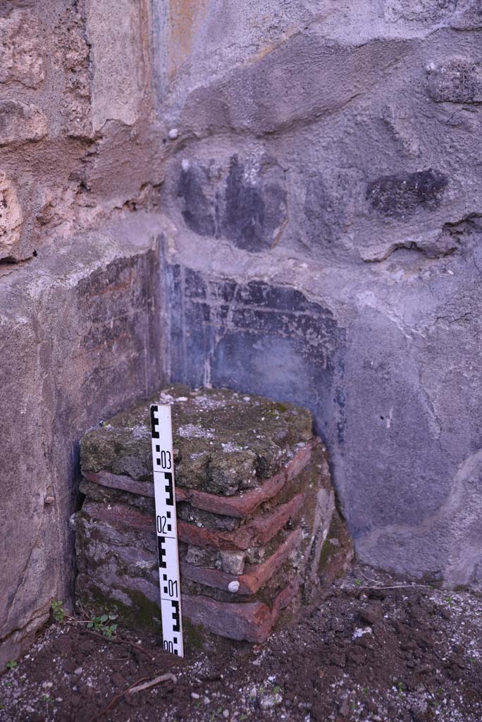 I.4.25 Pompeii. October 2019. Room 51, west wall, detail from south-west corner. 
Foto Tobias Busen, ERC Grant 681269 DCOR

