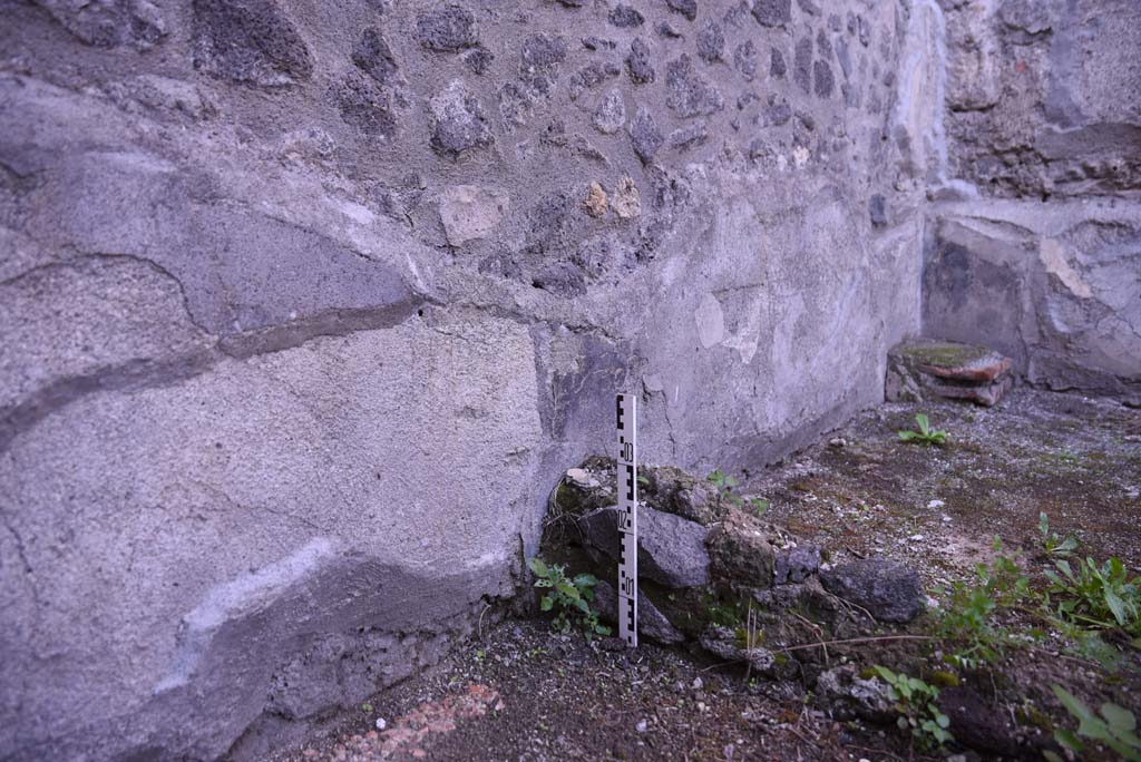 I.4.25 Pompeii. October 2019. Room 51, west ala, detail from rear, west wall, looking north. 
Foto Tobias Busen, ERC Grant 681269 DCOR
