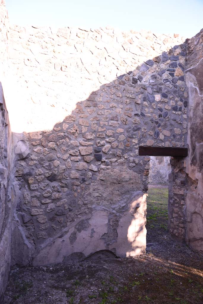 I.4.25 Pompeii. October 2019. Room 52, looking towards north wall with doorway to room 51.
Foto Tobias Busen, ERC Grant 681269 DCOR.
