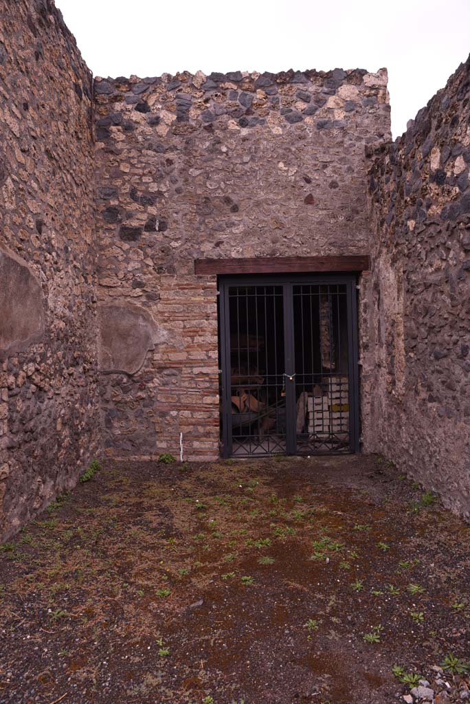 I.4.25 Pompeii. September 2019. 
Room 54, looking east in south-east corner of atrium, with doorway to room 55.
Foto Tobias Busen, ERC Grant 681269 DCOR.


