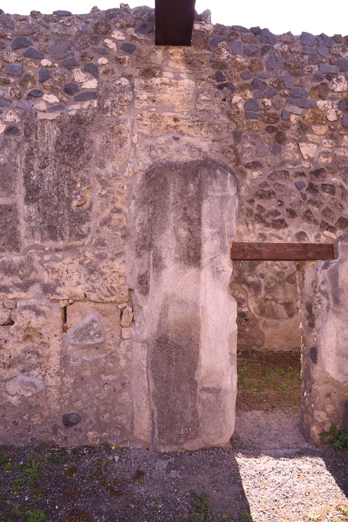 I.4.25 Pompeii. October 2019. 
Room 47, south wall of atrium, on left, and doorway to room 52, in south wall of room 51, on right.
Foto Tobias Busen, ERC Grant 681269 DCOR
