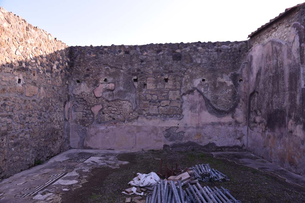 I.4.25 Pompeii. December 2007. Room 35, east wall of exedra, with plastic reproduction of wall painting now in Naples Museum.