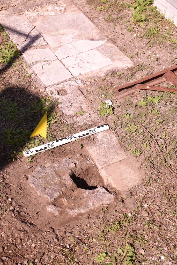 I.4.25 Pompeii. October 2019. Room 35, looking south from north end of doorway.
Foto Tobias Busen, ERC Grant 681269 DÉCOR.
