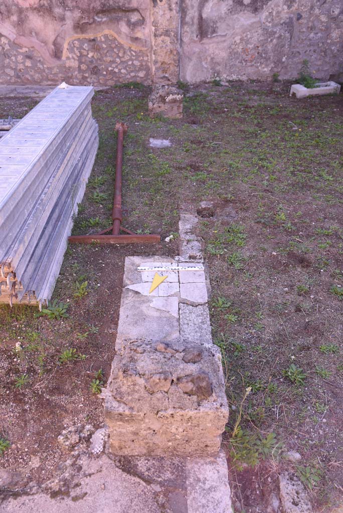 I.4.25 Pompeii. October 2019. Room 35, doorway threshold, north side.
Foto Tobias Busen, ERC Grant 681269 DÉCOR.
