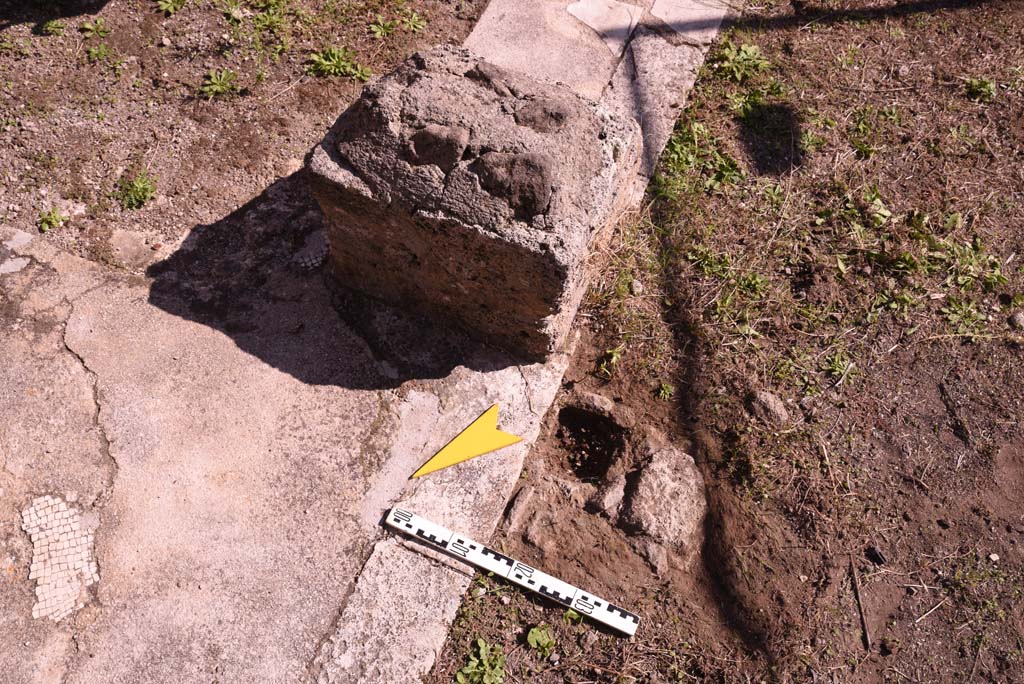 I.4.25 Pompeii. October 2019. Room 35, doorway detail at north end.
Foto Tobias Busen, ERC Grant 681269 DÉCOR.
