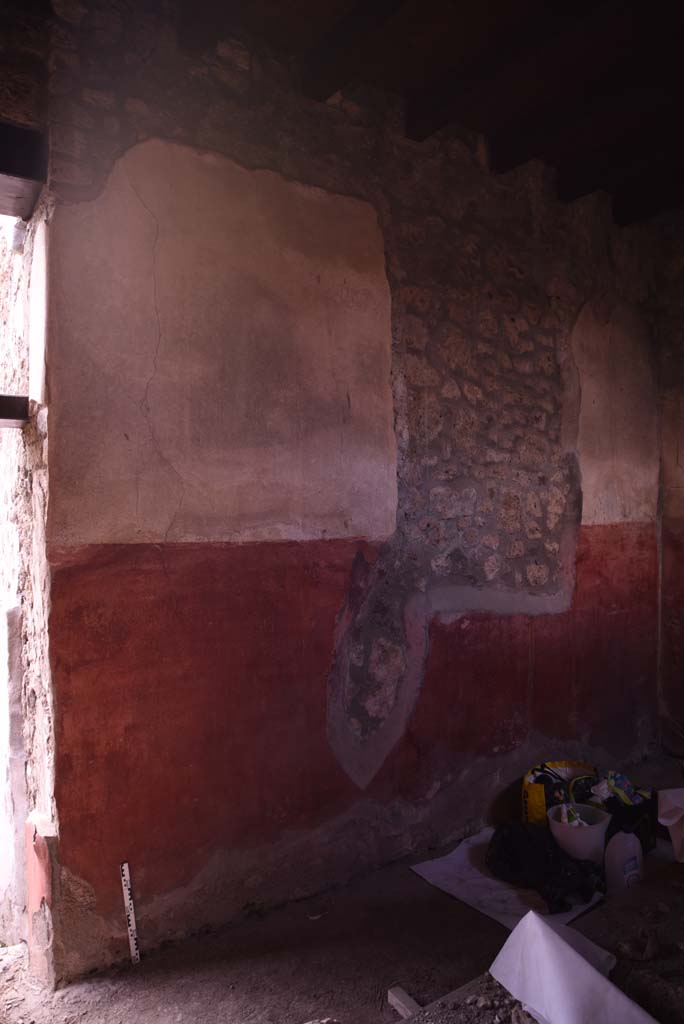 I.4.25 Pompeii. September 2020. Room 22, looking south towards entrance doorway in west wall.
Foto Tobias Busen, ERC Grant 681269 DCOR.
