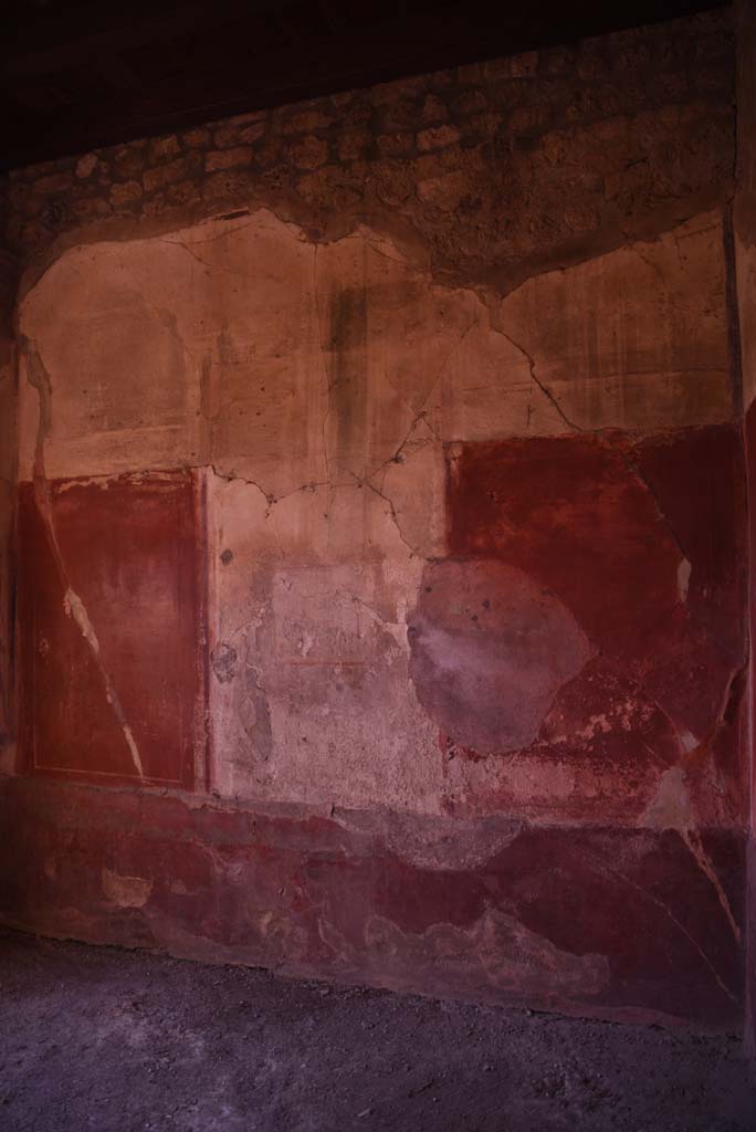 I.4.25 Pompeii. October 2019. Room 23, detail from centre of north wall.
Foto Tobias Busen, ERC Grant 681269 DCOR.
