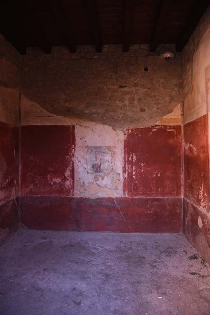 I.4.25 Pompeii. October 2019. Room 23, looking towards east wall.
Foto Tobias Busen, ERC Grant 681269 DCOR.
