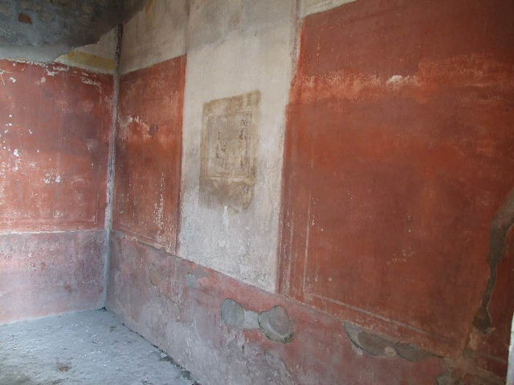 I.4.25 Pompeii. December 2006. Room 23, south wall of cubiculum at rear of oecus.