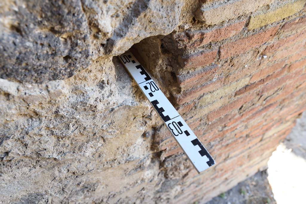 I.4.25 Pompeii. September 2020. Room 24, detail from west end of south wall.   
Foto Tobias Busen, ERC Grant 681269 DCOR.
