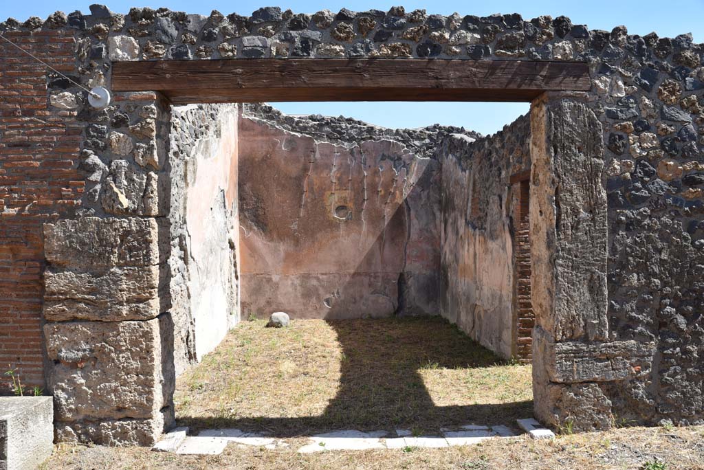 I.4.25 Pompeii. September 2020. Room 58, looking east from east portico.
Foto Tobias Busen, ERC Grant 681269 DÉCOR.

