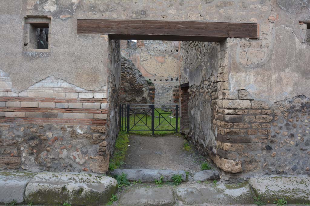I.4.28 Pompeii. December 2007.  Entrance corridor.