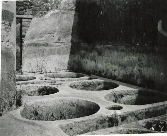 I.5.2 Pompeii. Pre-1937-39. Looking towards north-west side of industrial area.
Photo courtesy of American Academy in Rome, Photographic Archive. Warsher collection no. 275.
