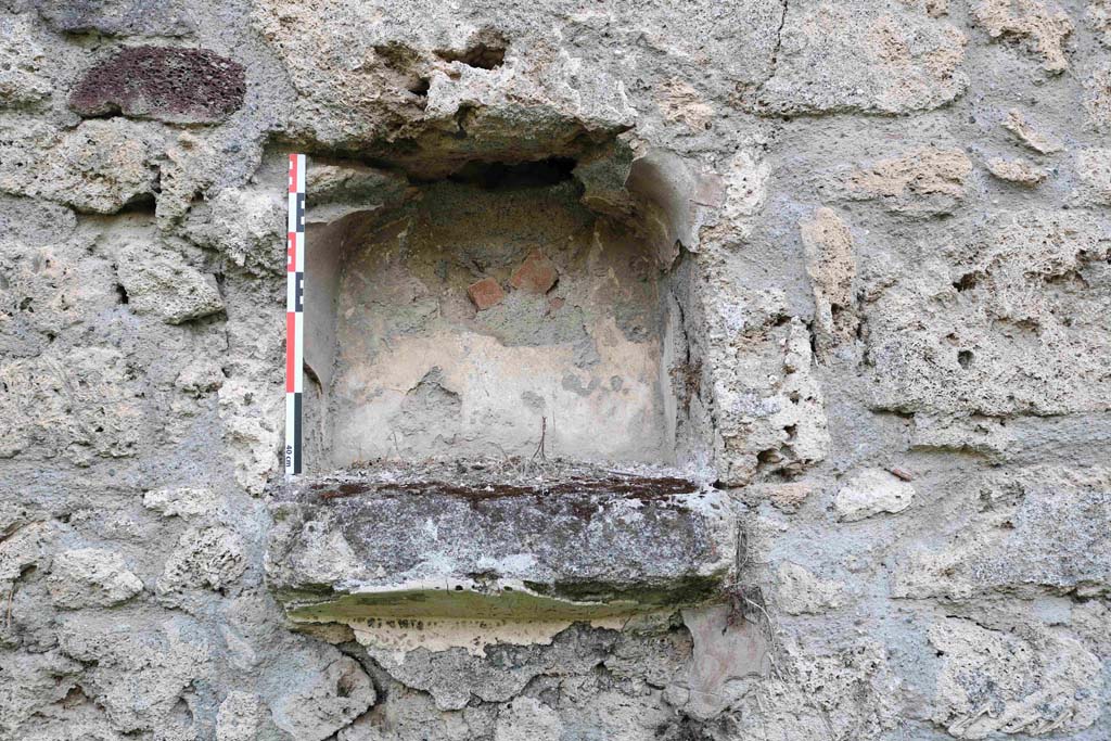 I.5.3 Pompeii. September 2018. Detail of niche in west wall. Photo courtesy of Aude Durand.