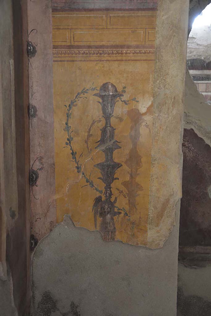 I.6.2 Pompeii. September 2019. Detail of painted candelabra from south end of west wall.
Foto Annette Haug, ERC Grant 681269 DÉCOR.
