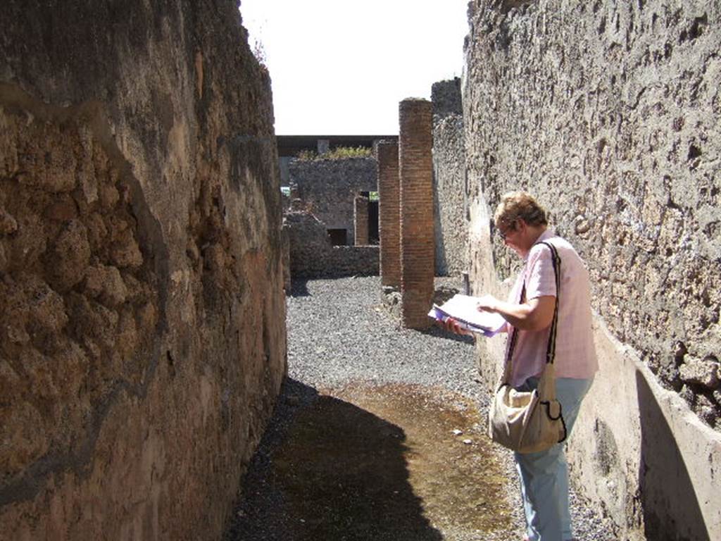 I.6.2 Pompeii. September 2019. 
Looking south along entrance corridor/fauces towards atrium and across to tablinum.
Photo courtesy of Klaus Heese.
