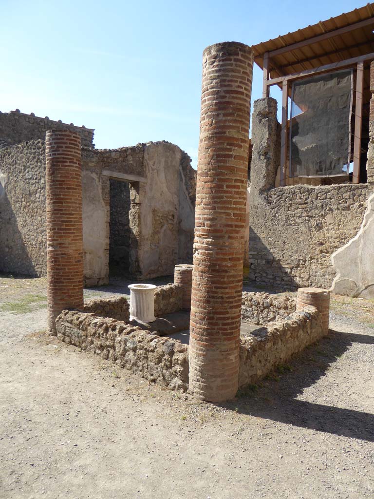 I.6.2 Pompeii. September 2019. Puteal over cistern shaft. Photo courtesy of Klaus Heese.
