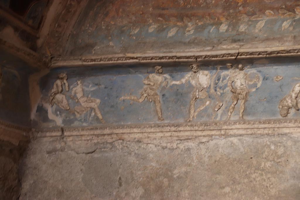 I.6.4 Pompeii. October 2022. Room 16, detail from south wall at east end. Photo courtesy of Klaus Heese. 