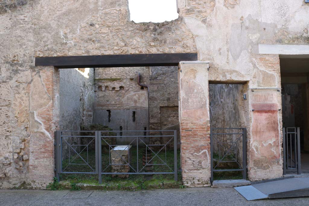 I.6.5 Pompeii. December 2018. Looking south to entrance doorway, with I.6.6, on its right. Photo courtesy of Aude Durand.