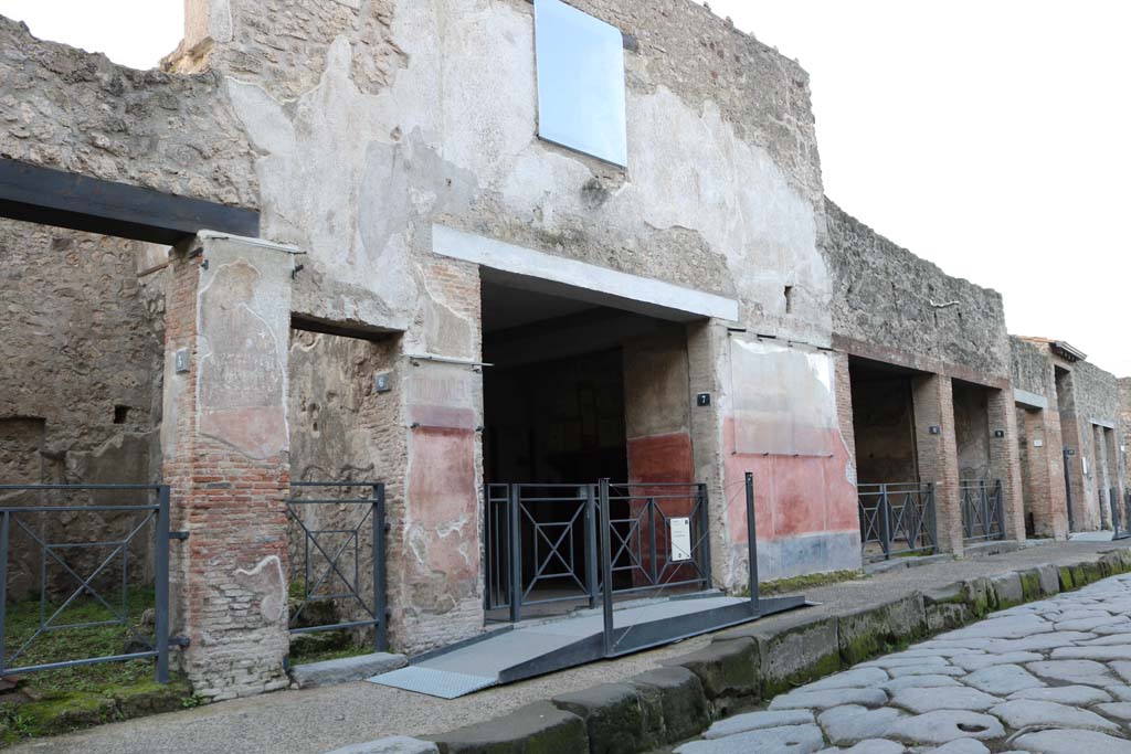 I.6.6 Pompeii. December 2018. 
Small doorway leading to steps to upper floor, on south side of Via dell’Abbondanza. Photo courtesy of Aude Durand.
