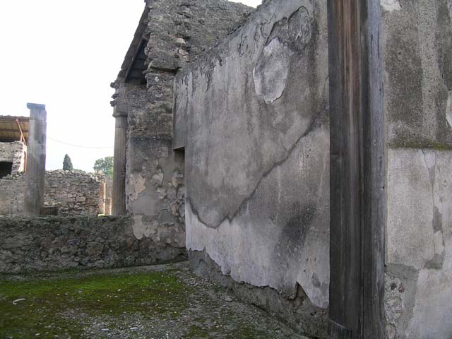 I.6.9 Pompeii. October 2020. 
South side of atrium with doorway to tablinum. Photo courtesy of Klaus Heese.
