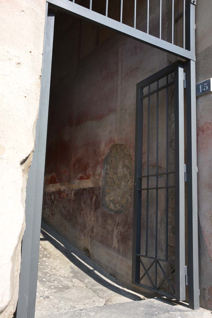 I.6.15 Pompeii.  December 2007. Entrance corridor.  East wall.  Painted plaster panel of bird.