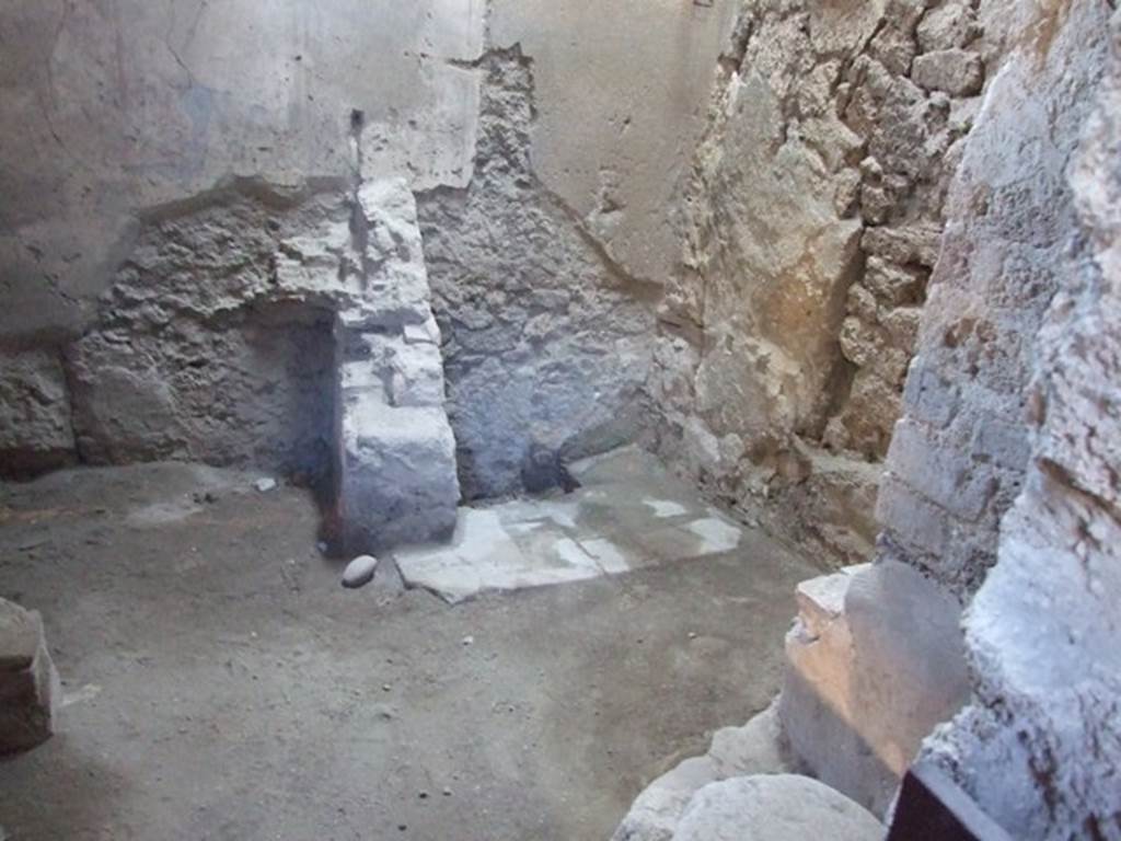I.6.15 Pompeii. June 2019. Room 4, cistern mouth on north side of impluvium.
Photo courtesy of Buzz Ferebee.
