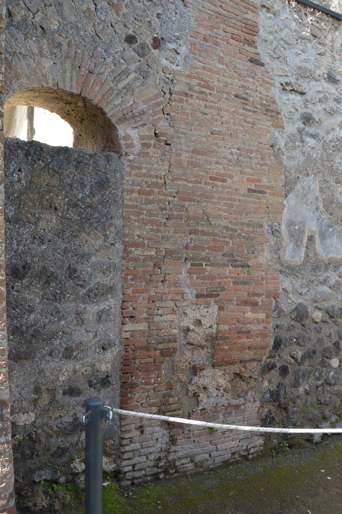 I.6.16 Pompeii. May 2016. Looking north to rear entrance to House of Criptoportico (I.6.2). Photo courtesy of Buzz Ferebee.
